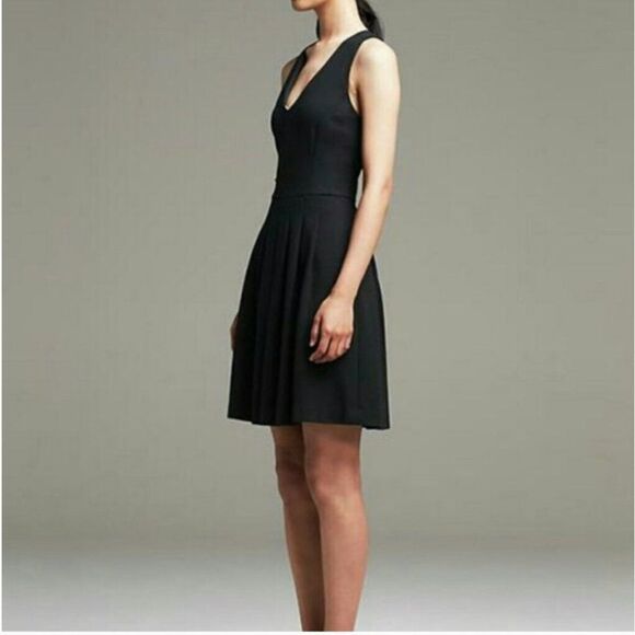 Banana Republic NWT Dress, size 2, black - Picture 1 of 13